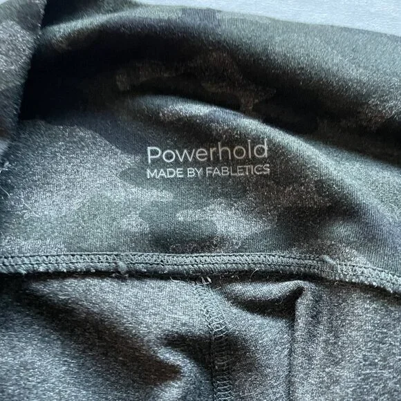 Women’s / Teen’s Fabletics Powerhold Camo Capri Leggings Size Small - Picture 4 of 7